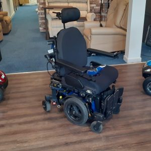 Quantum iLevel powerchair front-side view